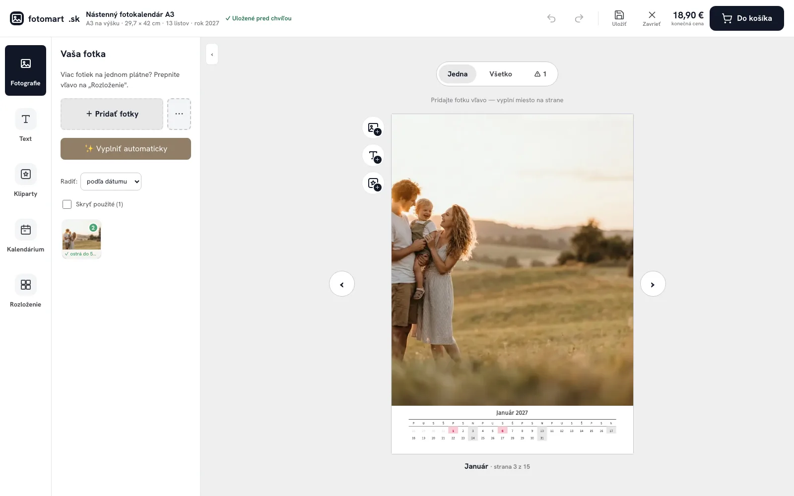 Online editor fotomart s otvorenou stranou nástenného kalendára