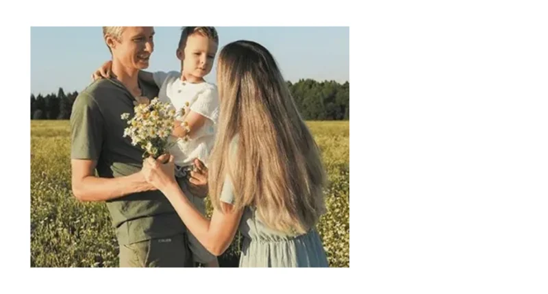 Obálka stolového kalendára Základná biela: biely list na šírku s fotografiou v ľavej časti